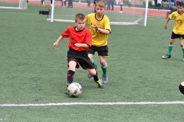 Orenburg, Rusya Federasyonu - 2017 yıl 28, Mayıs: çocuklar futbol oynamak