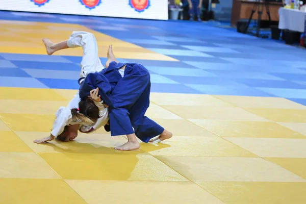Orenburg, Ryssland - 21 oktober 2016: flickor tävla i Judo — Stockfoto