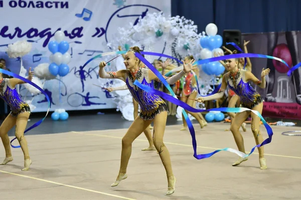 Orenburg, Rússia - 25 de novembro de 2017 ano: meninas competem na ginástica rítmica — Fotografia de Stock