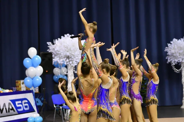 Orenburg, Rusland - 25 November 2017 jaar: meisjes concurreren in ritmische gymnastiek — Stockfoto