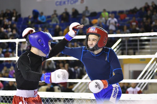 Orenburg, Ryssland - 18 februari 2017 år: stridande tävla i mixed martial arts — Stockfoto