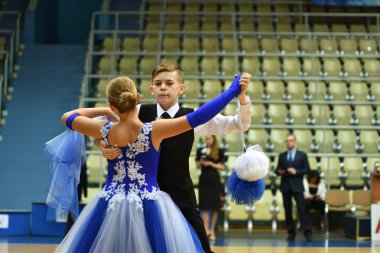 Orenburg, Rusya Federasyonu - 12 Kasım 2016: kız ve erkek dans.