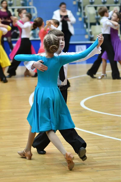 Orenburg, Russia - 12 November 2016: Girl and boy dancing. — Stock Photo, Image
