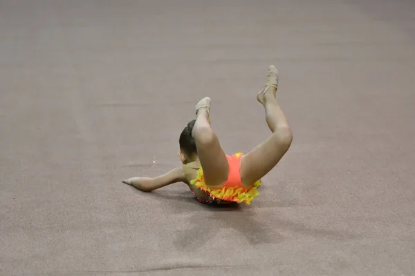 Orenburg, Russia - November 25, 2017 year: girls compete in rhythmic gymnastics — Stock Photo, Image