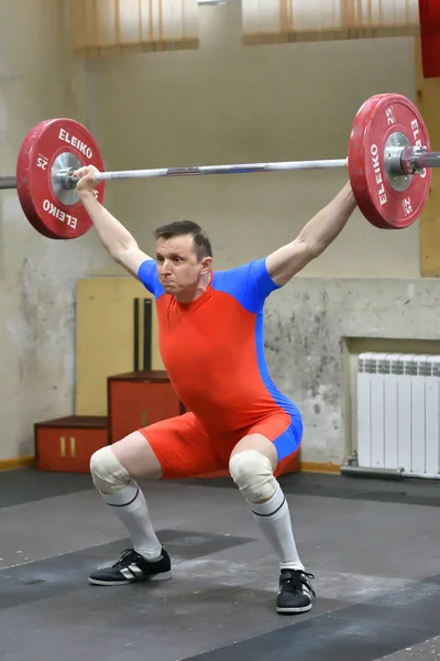 ��������, ������ - 15 - 17 Dezember 2017 Jahr: Men compete in weightlifting — Stock Photo, Image