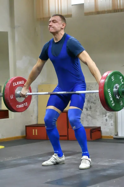 ��������, ������ - 15 - 17 Dezember 2017 Jahr: Men compete in weightlifting — Stock Photo, Image