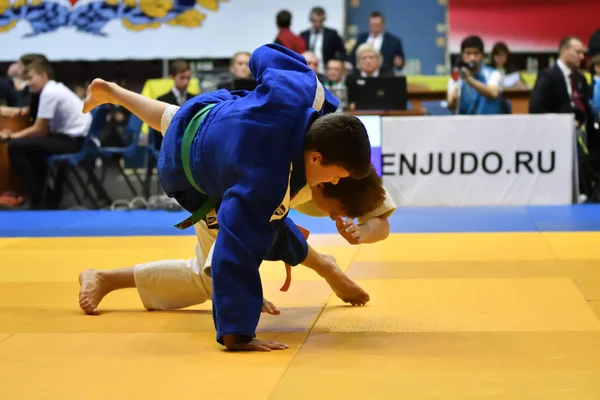 Orenburg, Ryssland - 21 oktober 2017: pojkar tävla i Judo — Stockfoto