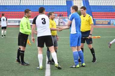 Orenburg, Rusya, 8 Haziran 2017 yıl: erkekler futbol oynamak