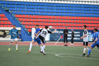 Orenburg, Rusya, 8 Haziran 2017 yıl: erkekler futbol oynamak