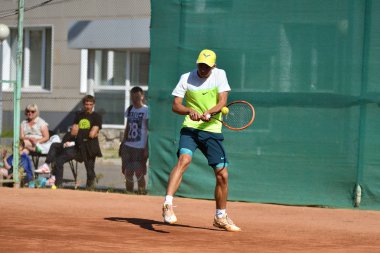 Orenburg, Rusya Federasyonu - 15 Ağustos 2017 yıl: Tenis oynayan çocuklar
