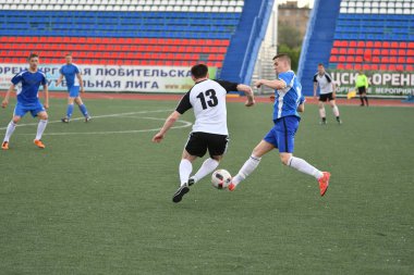 Orenburg, Rusya, 8 Haziran 2017 yıl: erkekler futbol oynamak