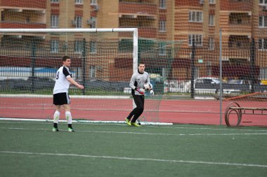 Orenburg, Rusya, 8 Haziran 2017 yıl: erkekler futbol oynamak