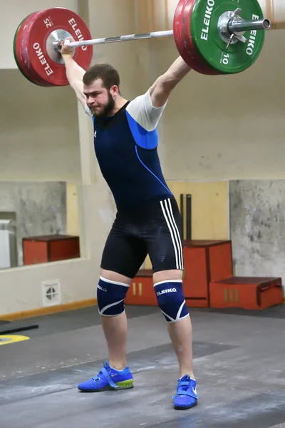 Orenburg, Russia-15-17 Dezember Jahr 2017: Men compete in weightlifting — Stock Photo, Image