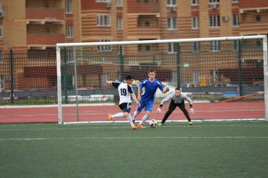 Orenburg, Rusya, 8 Haziran 2017 yıl: erkekler futbol oynamak