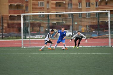 Orenburg, Rusya, 8 Haziran 2017 yıl: erkekler futbol oynamak