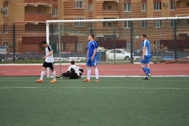 Orenburg, Rusya, 8 Haziran 2017 yıl: erkekler futbol oynamak