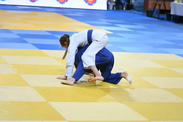 Orenburg, Russia - 21 October 2016: Girls compete in Judo — Stock Photo, Image