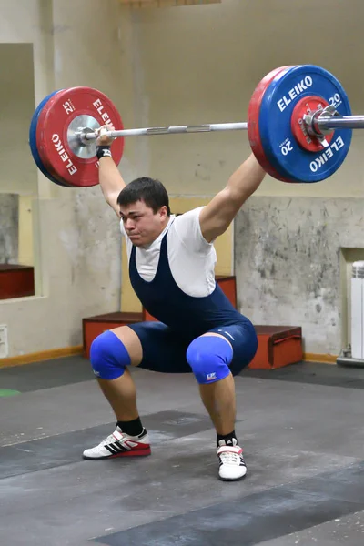 Orenburg, Russia, December 17, 2017 years: the boys compete in weightlifting — Stock Photo, Image