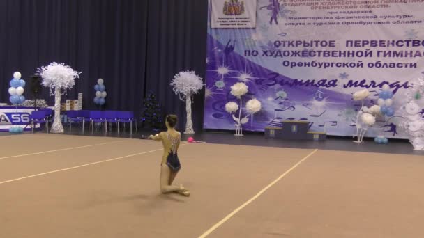 Orenburg Ryssland November 2017 Flickor Konkurrera Rytmisk Gymnastik Utföra Övningar — Stockvideo