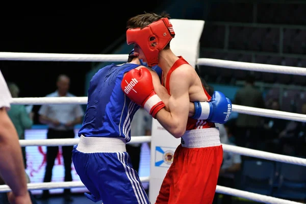 Orenburg, Rosja-7 maja 2017 roku: chłopcy bokserzy konkurować — Zdjęcie stockowe