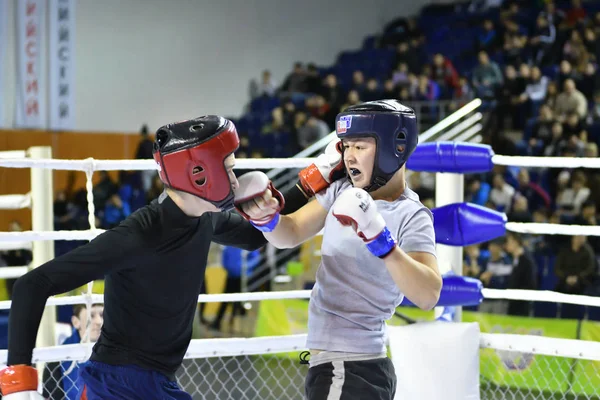 Orenburg, Ryssland - 18 februari 2017 år: stridande tävla i mixed martial arts — Stockfoto