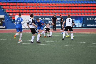 Orenburg, Rusya, 8 Haziran 2017 yıl: erkekler futbol oynamak