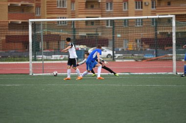 Orenburg, Rusya, 8 Haziran 2017 yıl: erkekler futbol oynamak