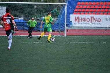 Orenburg, Rusya, 8 Haziran 2017 yıl: erkekler futbol oynamak