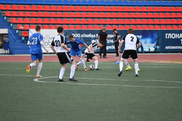 Orenburg, Russia, 8 June 2017 year: Men play soccer — Stock Photo, Image