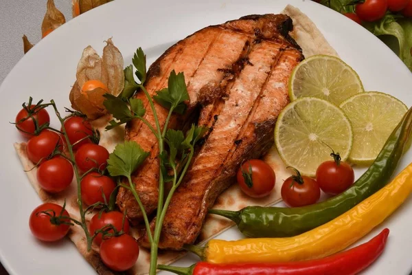 Salmon on the grill — Stock Photo, Image