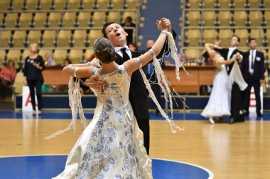 Orenburg, Rusya Federasyonu - 12 Kasım 2016: kız ve erkek dans.