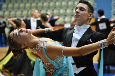 Orenburg, Rusya Federasyonu - 12 Kasım 2016: kız ve erkek dans.