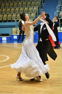 Orenburg, Rusya Federasyonu - 12 Kasım 2016: kız ve erkek dans.