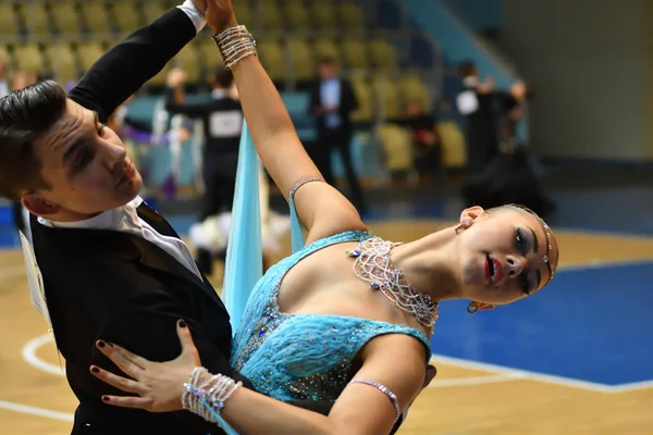 Orenburg, Rusya Federasyonu - 12 Kasım 2016: kız ve erkek dans. — Stok fotoğraf