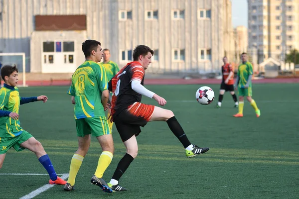 Orenburg, Russia, 8 June 2017 year: Men play soccer — Stock Photo, Image