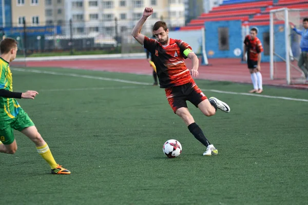 Orenburg, Ryssland, 8 juni 2017 år: män spela fotboll — Stockfoto