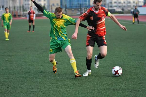 오렌부르크, 러시아, 8 6 월 2017 년: 남자 놀이 축구 — 스톡 사진