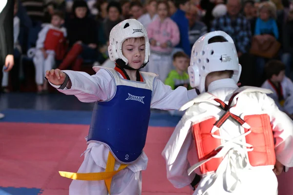 Orenburg, Russia - January 27, 2018 years: the kids compete in Taekwondo — Stock Photo, Image