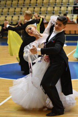 Orenburg, Rusya Federasyonu - 12 Kasım 2016: kız ve erkek dans.