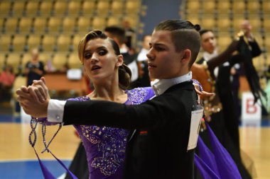 Orenburg, Rusya Federasyonu - 12 Kasım 2016: kız ve erkek dans.