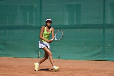 Orenburg, Rusya Federasyonu - 15 Ağustos 2017 yıl: Tenis oynayan kız