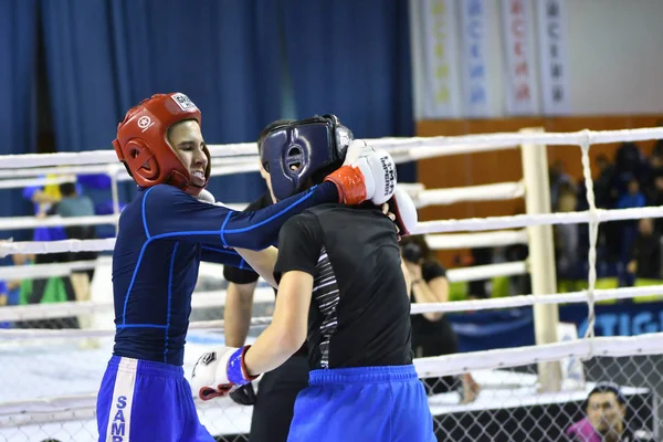 Orenburg, russland - 18. februar 2017 jahr: die kämpfer messen sich in mixed martial arts — Stockfoto
