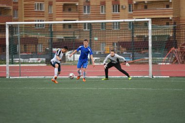 Orenburg, Rusya, 8 Haziran 2017 yıl: erkekler futbol oynamak