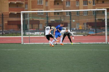 Orenburg, Rusya, 8 Haziran 2017 yıl: erkekler futbol oynamak