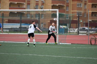Orenburg, Rusya, 8 Haziran 2017 yıl: erkekler futbol oynamak