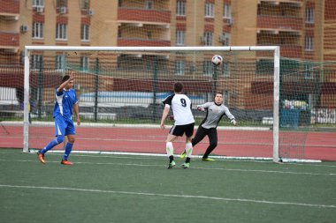 Orenburg, Rusya, 8 Haziran 2017 yıl: erkekler futbol oynamak