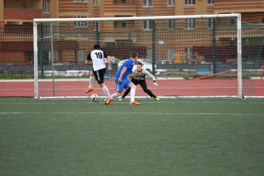 Orenburg, Rusya, 8 Haziran 2017 yıl: erkekler futbol oynamak