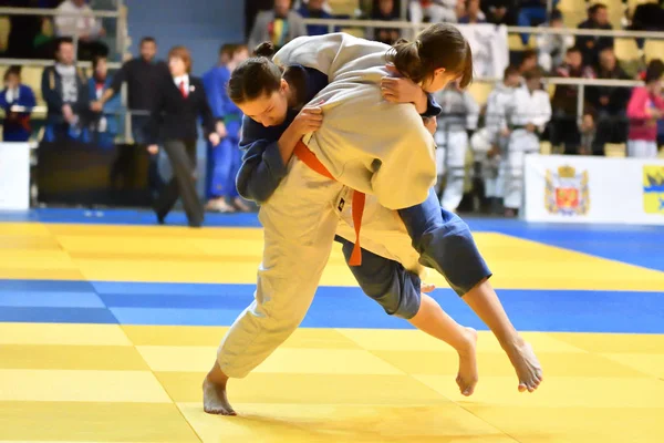 Orenburg, Rusia - 21 de octubre de 2017: Las niñas compiten en Judo —  Fotos de Stock