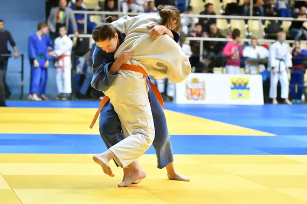 Orenburg, Rusia - 21 de octubre de 2017: Las niñas compiten en Judo —  Fotos de Stock