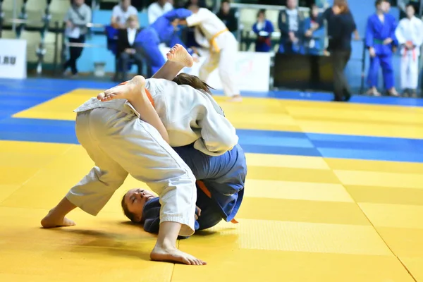 Orenburg, Ryssland - 21 oktober 2017: flickor tävla i Judo — Stockfoto